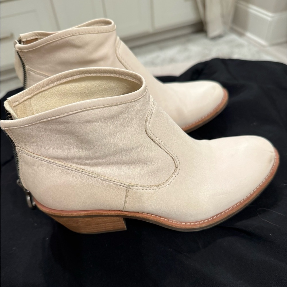 Sofft Cream Ankle Boots